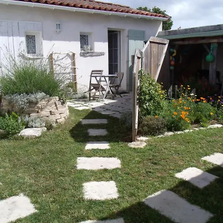 فندق مبيت وإفطار Les Bois Flottes En Re 3*