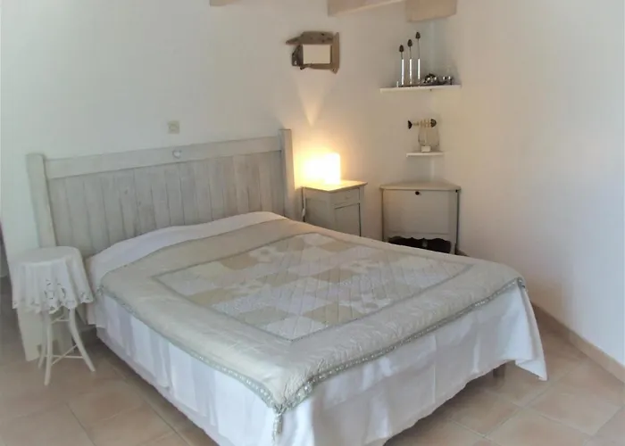 Les Bois Flottes En Re Bed and breakfast