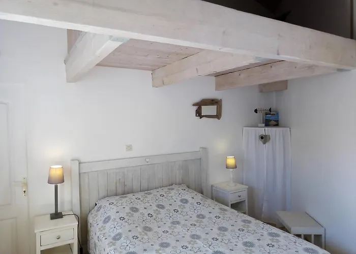 Les Bois Flottes En Re Bed and breakfast 3*